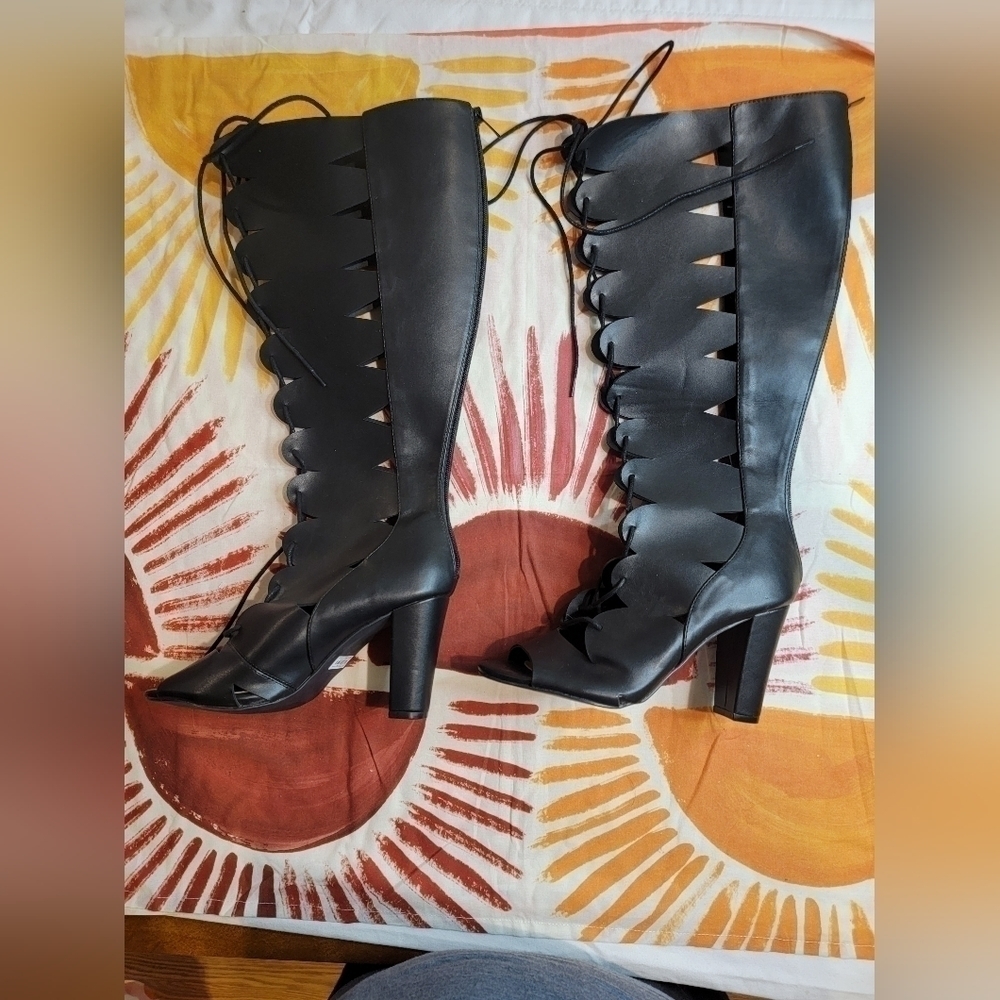 TORRID NWOT Black Scalloped Lace Knee High Boots Size 7.5W - Picture 2 of 10